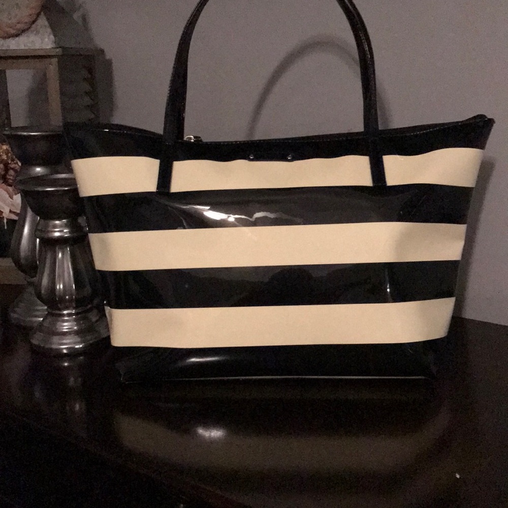 Kate Spade purse is dealing a great hand!